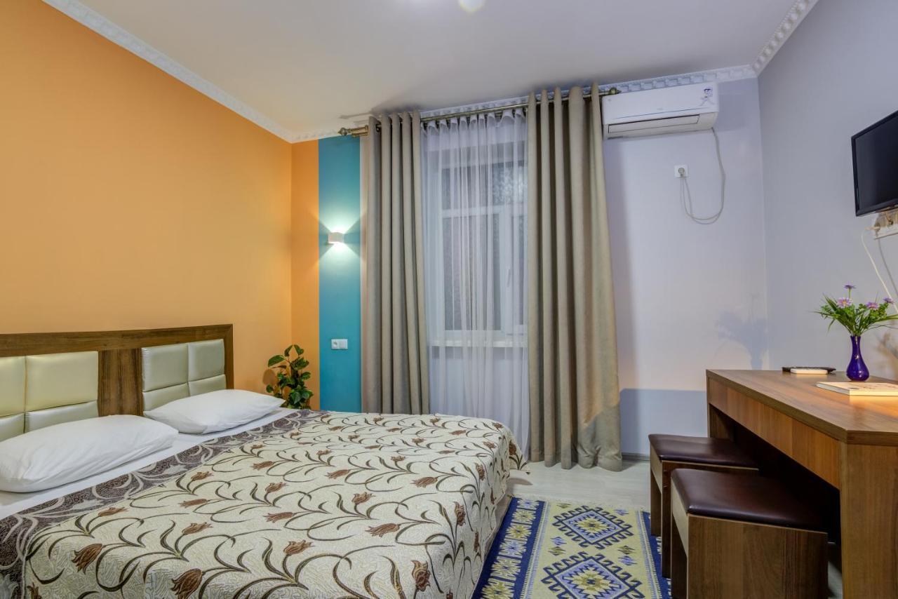 Viva Hotel بيشكيك المظهر الخارجي الصورة