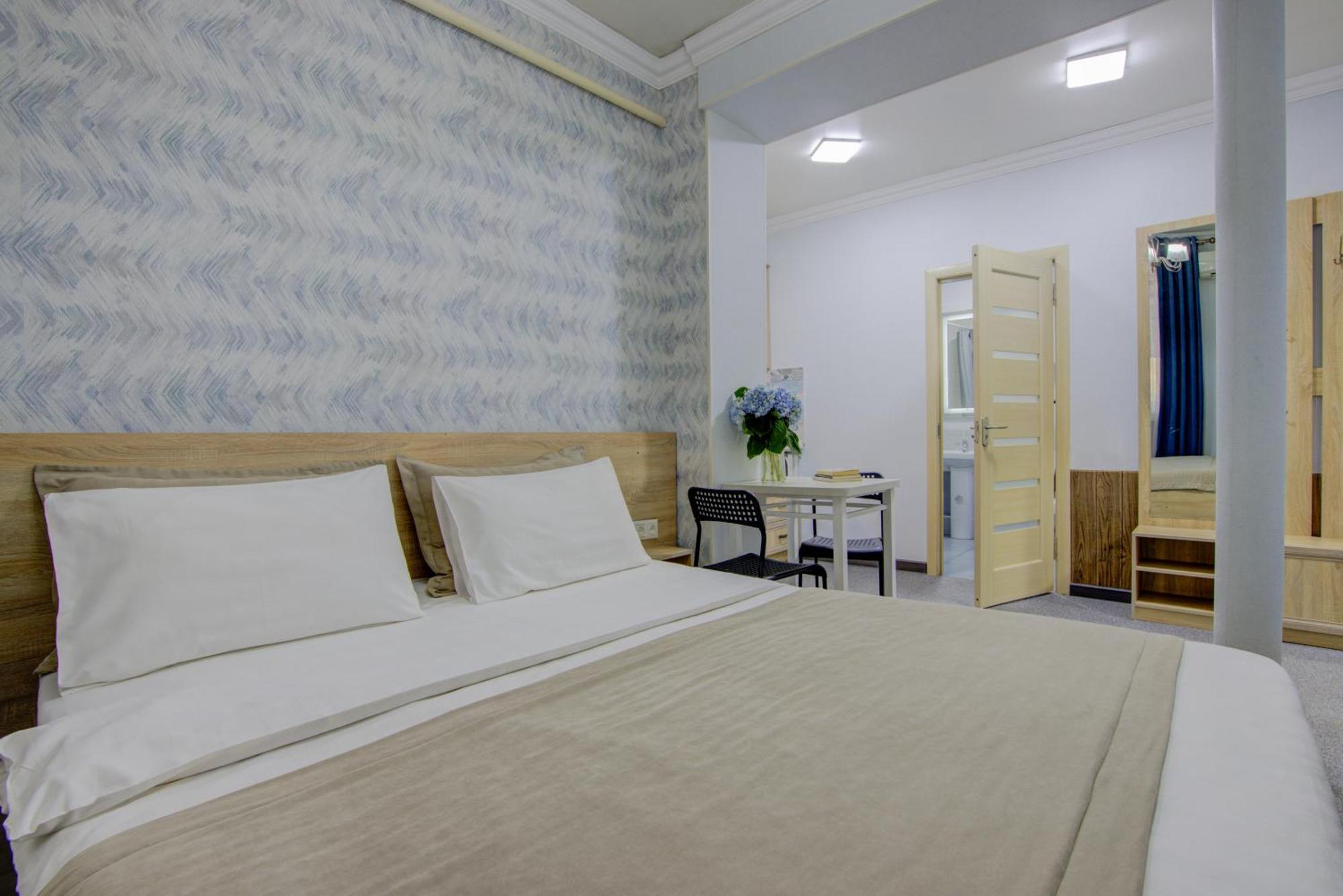 Viva Hotel بيشكيك المظهر الخارجي الصورة